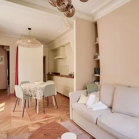 Superb 1 Bed Flat 5min Walk From The Louvre Parigi