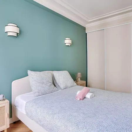 Superb 1 Bed Flat 5min Walk From The Louvre * Parigi