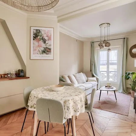 Superb 1 Bed Flat 5min Walk From The Louvre Parigi